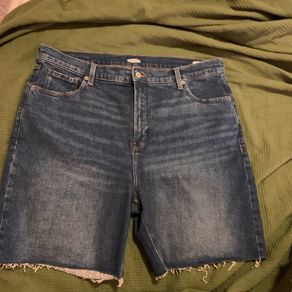 Plus Size: Old Navy Jean Shorts. Size 16.